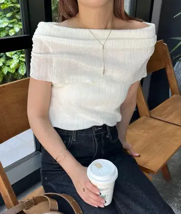 카프리슈 마쥬 슬리브리스 오프숄더 시어 니트