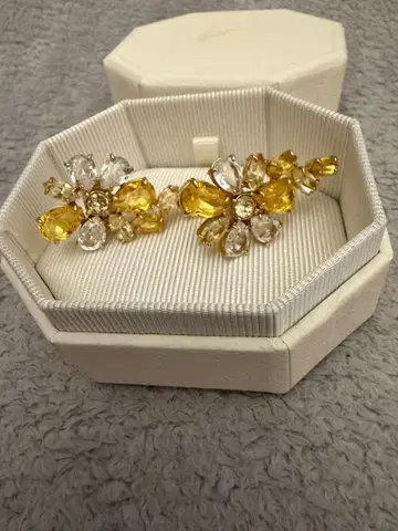 스와로브스키 미모사 플라워 모티브 귀걸이