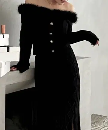 ROYAL PARTY 오프숄더 퍼 케이블 니트탑