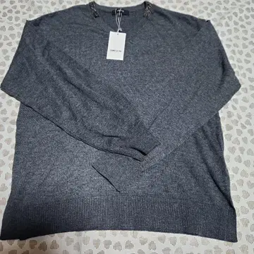 [택 포함 새상품] 컴시즘 차콜 그레이 V넥 니트