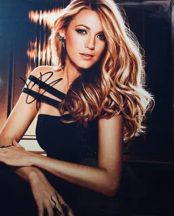 가십걸 블레이크 라이블리 친필 사인 사진 kg3