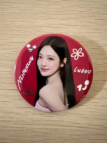 Ningning 캔뱃지 빨간색