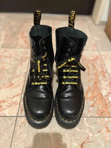 Dr.Martens JADON 8홀 부츠 통굽