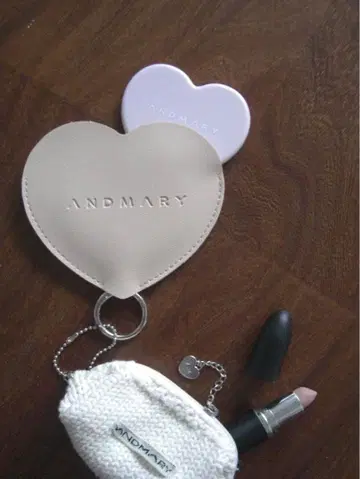 andmary Whip cable charm set