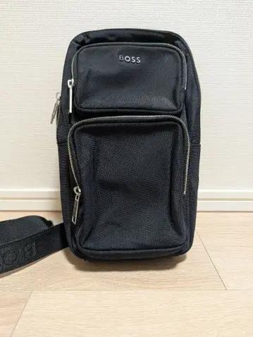 HUGO BOSS 바디백 로고 새상품급