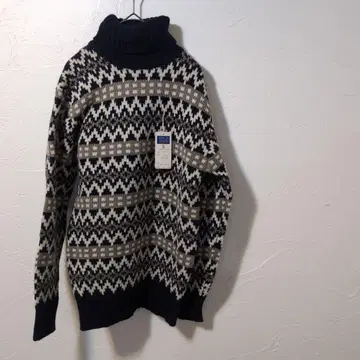 기하학 패턴 터틀넥 니트