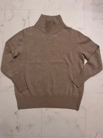 NOBLE 터틀넥 스웨터