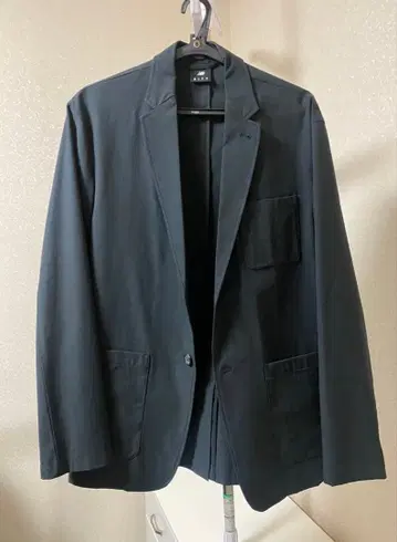 뉴발란스 시티 테일러드 자켓 블랙 컬러