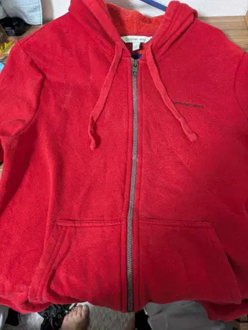 캘빈 클라인 빨간색 후드티