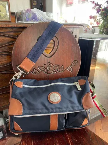 오로비안코 네이비 나일론 숄더백