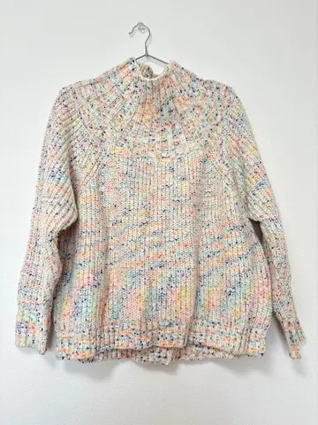 컬러풀 하이넥 니트