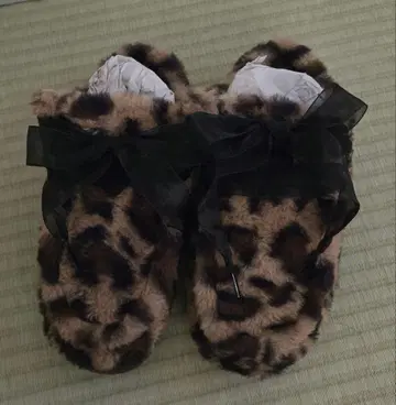 레오파드 무늬 퍼 신발