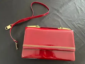 에나멜 숄더백 빨간색