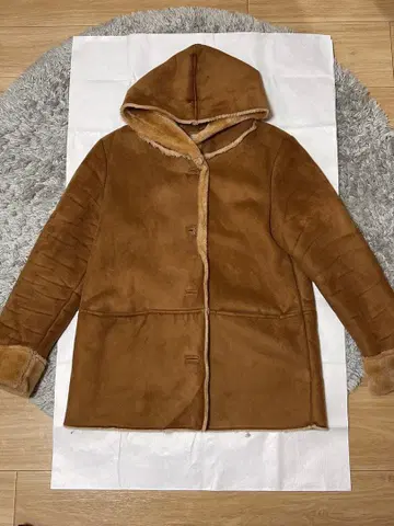 브라운 후드 부착 무스탕 코트 여성용