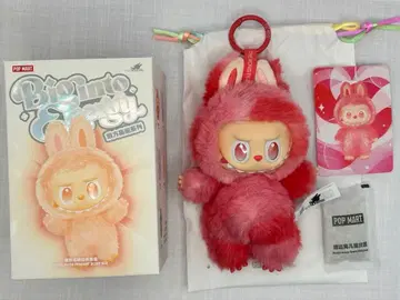 Big into Energy 시리즈 러브 펜던트 LOVE