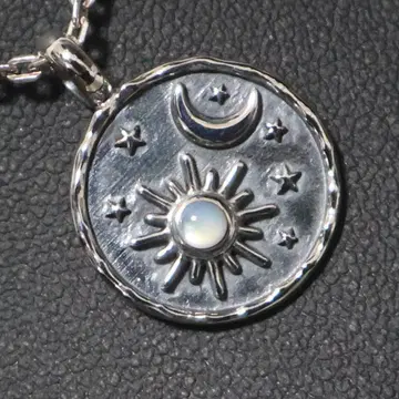 태양 달 별의 신비로운 메달리온 펜던트 부적 주얼리 목걸이