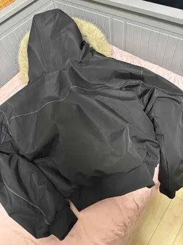 후드 부착 블랙 자켓