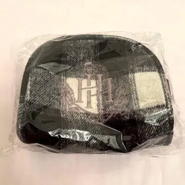 herlipto HH holiday embroidery porch