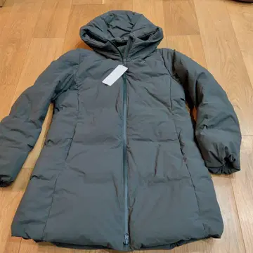 유니클로 심리스 다운 숏코트 L