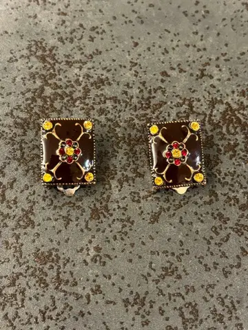 빈티지풍 브라운 에나멜 귀찌