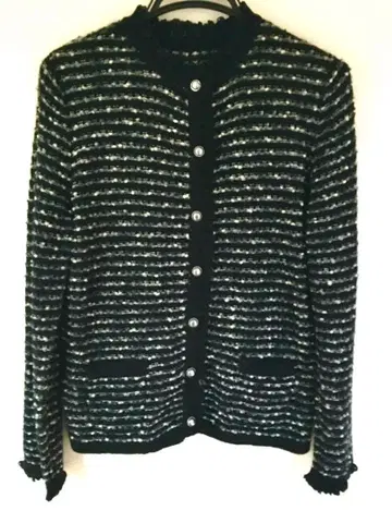 새상품급 레리안 파우더 프릴 니트 노카라 자켓풍 가디건