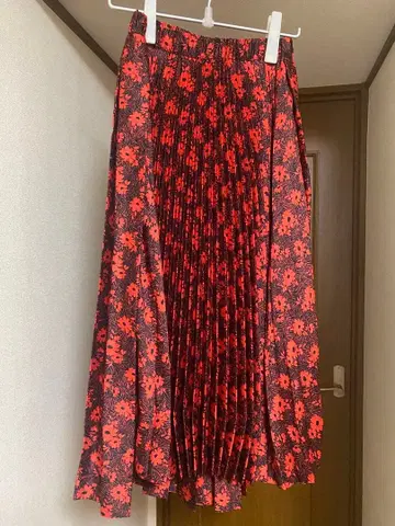 PLAN C 빨간색 검은색 꽃무늬 플리츠 롱 스커트