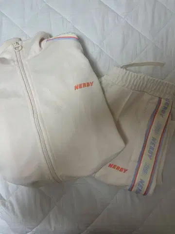 [ 새상품급 ] NERDY 화이트 저리 세트