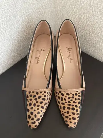 긴자 카네마츠 레오파드 스틸레토 이소재 펌프스