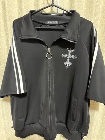 블랙 그래픽 저지 반팔