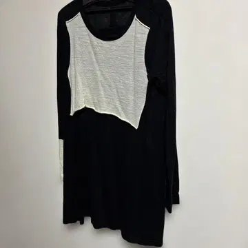 Y's 긴팔 튜닉 블랙과 화이트의 이소재 디자인