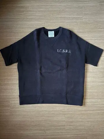 INSCRIBE L.C.S.R.H. 로고 반팔 맨투맨