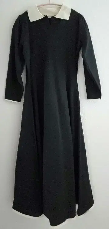 [12/22 처분] osono 배색 스키퍼 카라 니트 원피스 블랙