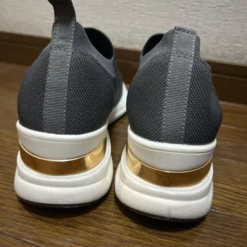 슬립온 스타일 스니커즈 그레이