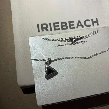 일리 비치 triangle stone necklace 실버