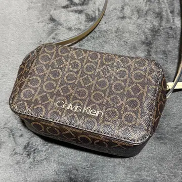 CalvinKlein CK 로고 미니 숄더백 브라운 올 패턴