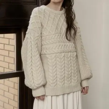 moitytto 볼륨 짜임 절개 니트