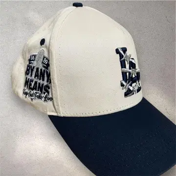 새상품급 keep out fake love 크림 네이비 컬러