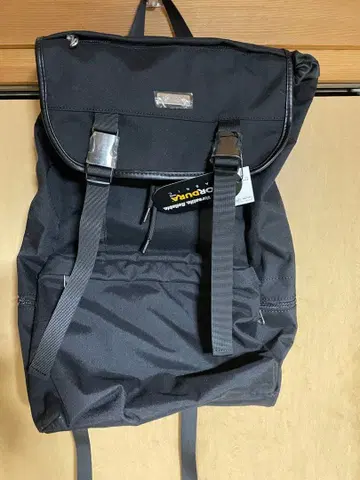 블랙 플랩 백팩