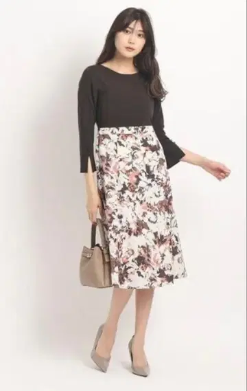 쿠 드 샹스 꽃무늬 원단 콤비 니트 원피스