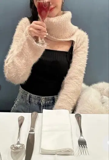 amerge 터틀넥 크롭 탑 beige