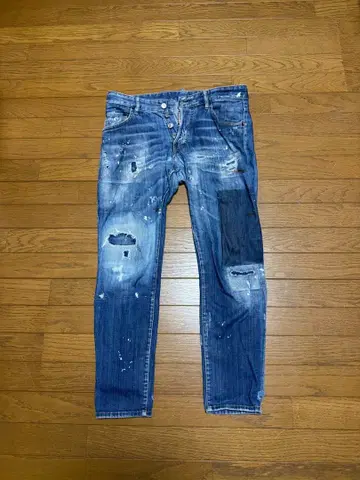 디스퀘어드 데미지 가공 슬림핏 데님