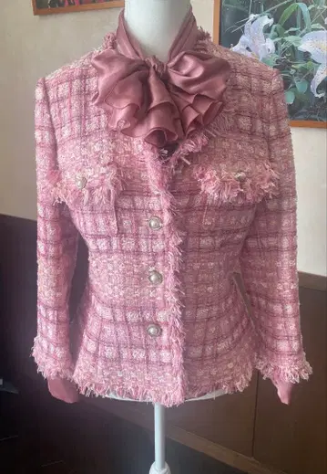 컨디션 최상 DAMA collection 핑크 트위드 노카라 자켓