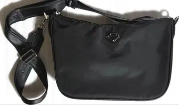 가격 인하 COCOCELUXGOLD 포코노 나일론 하프문 디자인 백