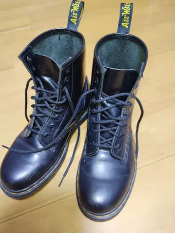 Dr. Martin 8홀 부츠 블랙 UK5