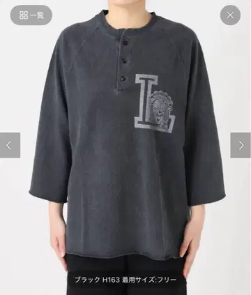 REMI RELIEF/레미레리프 HENLEY NECK PRINT TEE