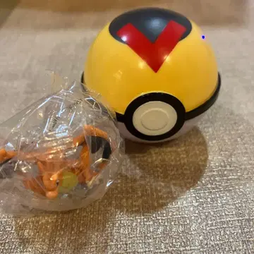 포켓몬 볼과 피규어 세트