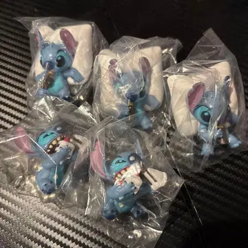 Disney 스티치 오물오물 Fig. 케이크를 먹는 스티치 가챠