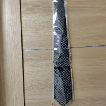 미치코 런던 블랙과 그레이 체크 무늬 넥타이