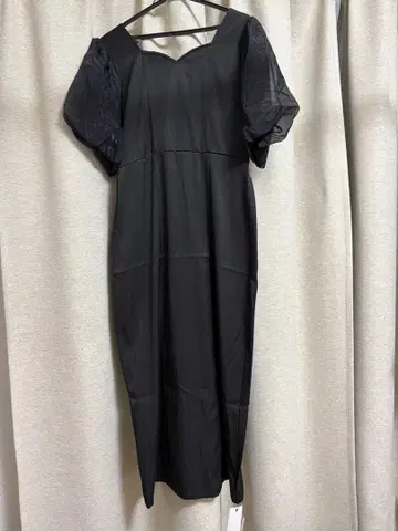 하트넥 퍼프 슬리브 내로우 원피스