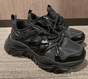 FILA 블랙 스니커즈